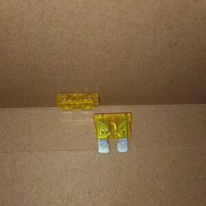 9709 fuse sekring sekering mobil motor tancap automotive otomotif dx sedang 20a 20ampere 20 ampere kuning bening transparan transparant